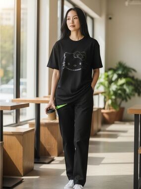 🌸 Black Hello Kitty Graphic Tee